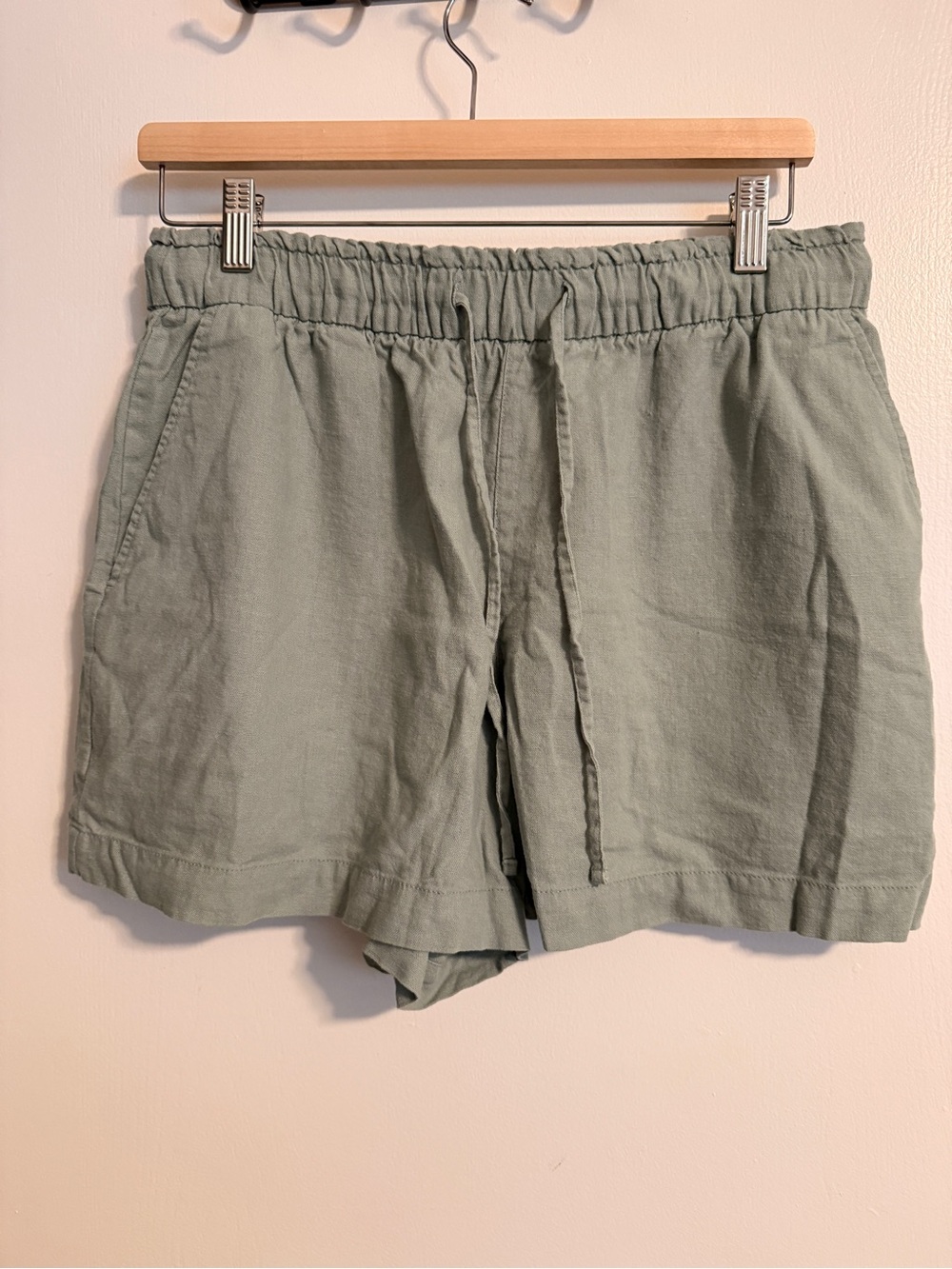 GAP Women's Drawstring Linen Blend Shorts Sage Green